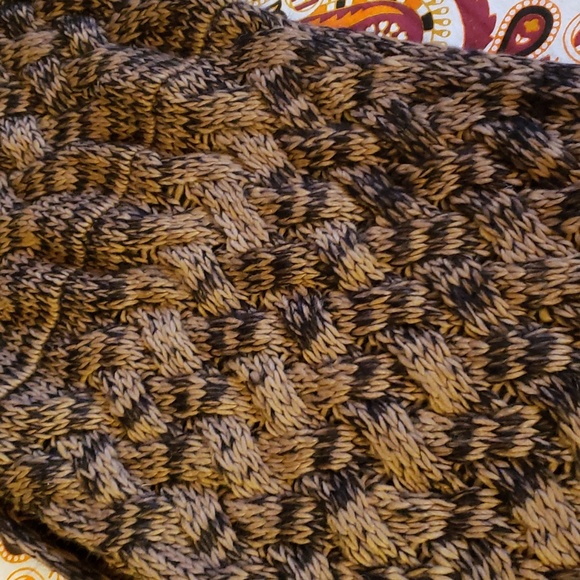 NWOT INFINITY Cable Knit Scarf. Infinity loop. 56" Unisex - Picture 3 of 5